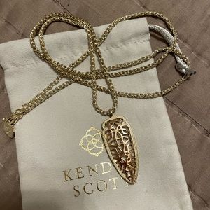 Kendra Scott necklace